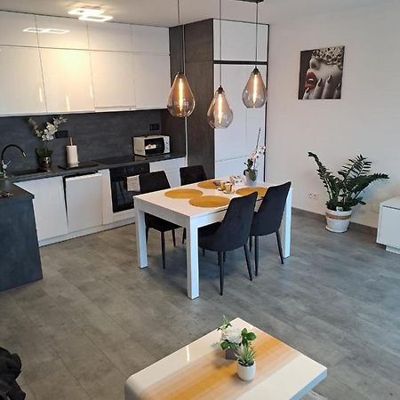 Апартаменты Apartament Sloneczny Еленя-Гура Экстерьер фото